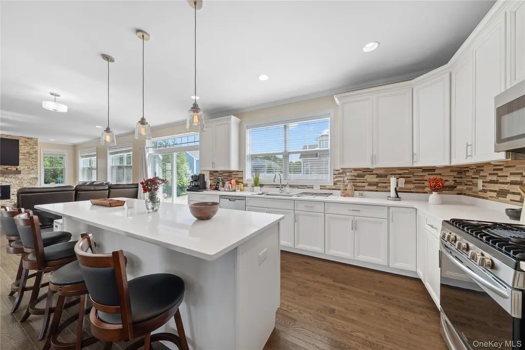 27 Lilac Lane Ridge NY 11961