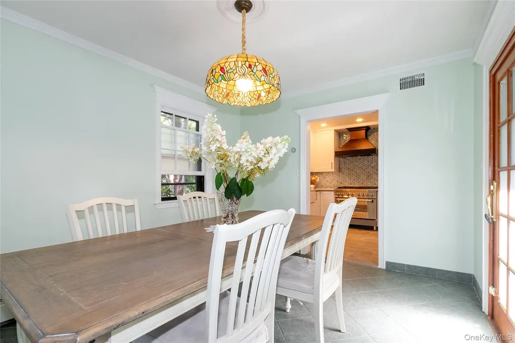 73 Jayson Avenue Great Neck NY 11021