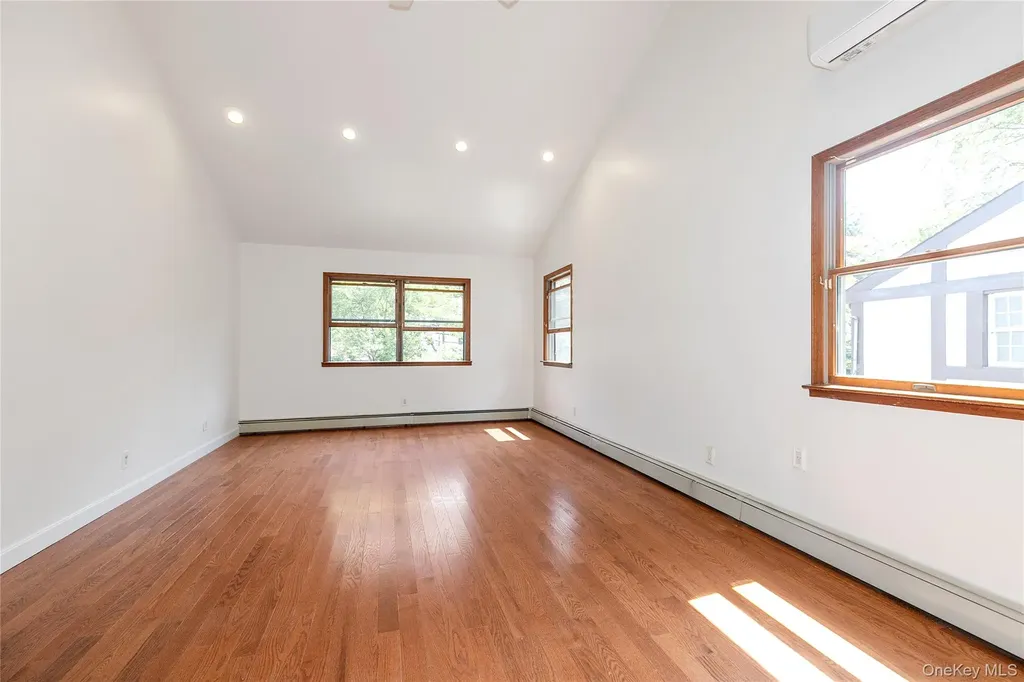 73 Jayson Avenue Great Neck NY 11021
