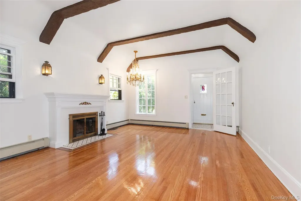 73 Jayson Avenue Great Neck NY 11021