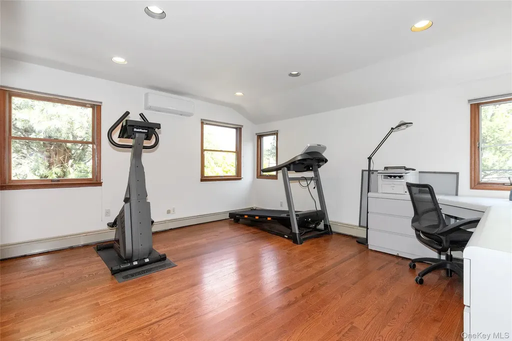 73 Jayson Avenue Great Neck NY 11021