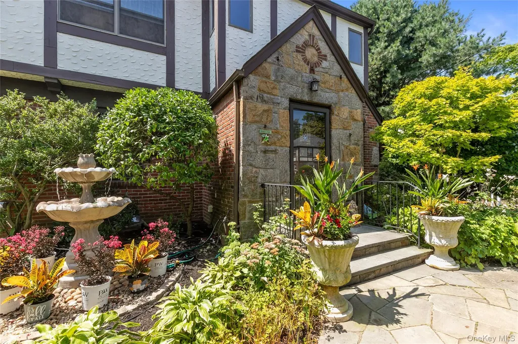 73 Jayson Avenue Great Neck NY 11021