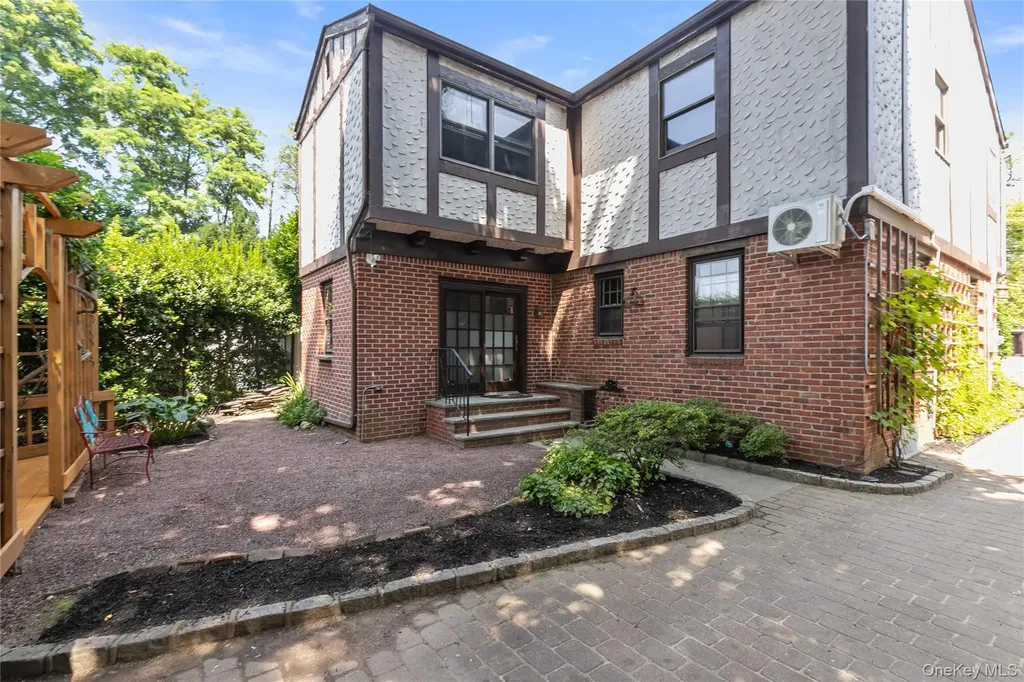 73 Jayson Avenue Great Neck NY 11021