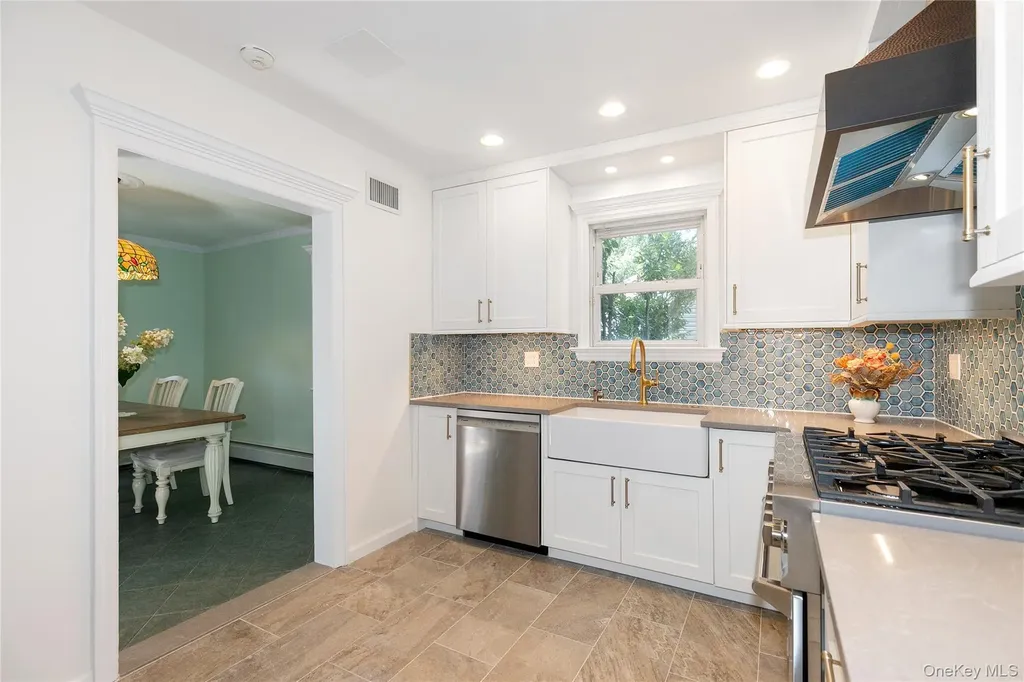 73 Jayson Avenue Great Neck NY 11021