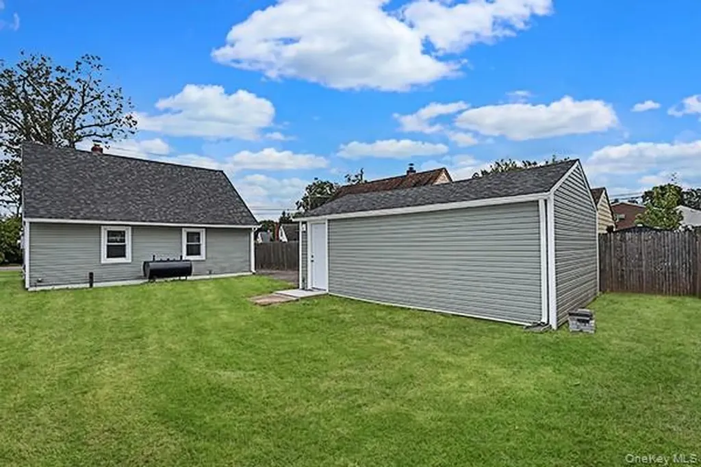 50 Carlls Path North Babylon NY 11703