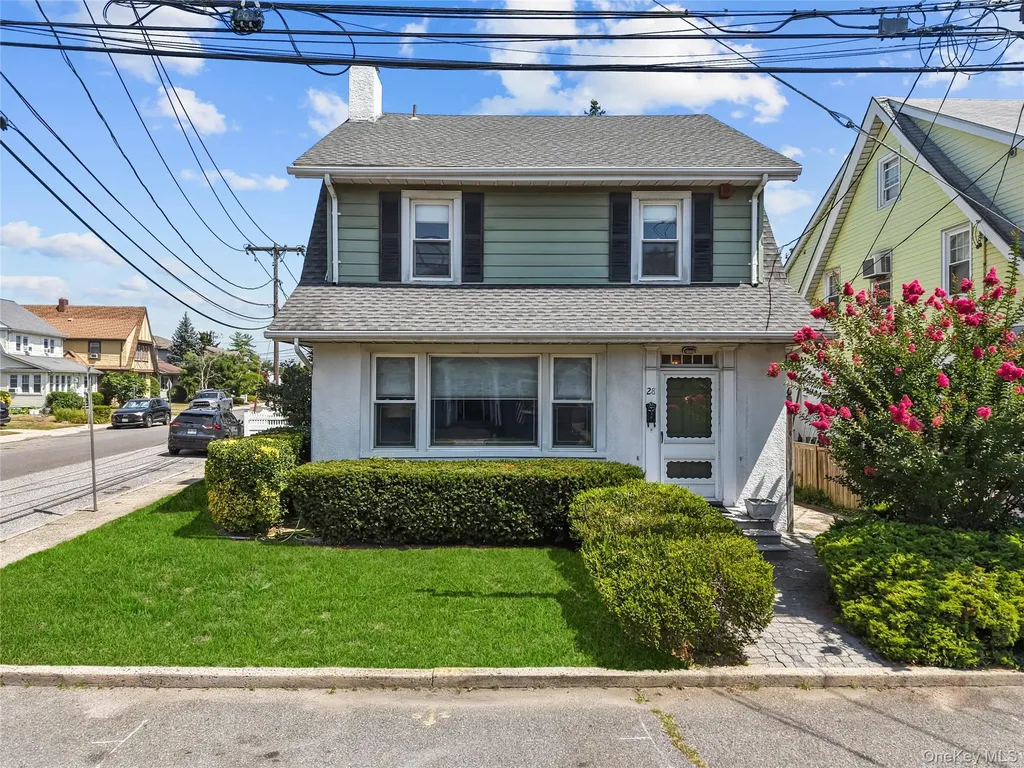 28 Crescent Street Hewlett NY 11557