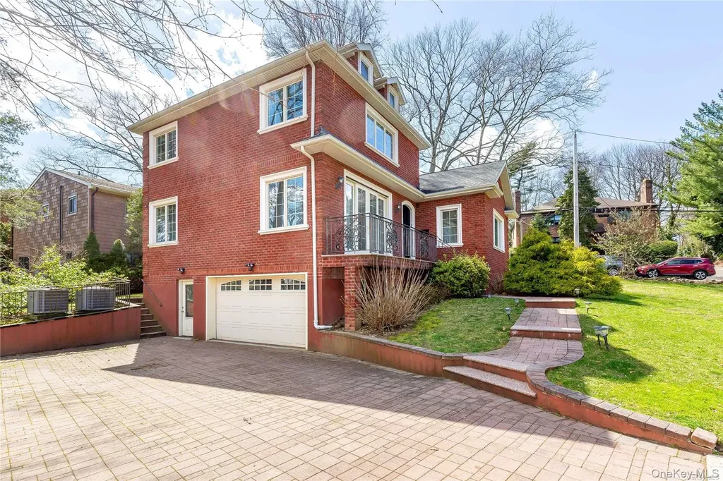 2 Avalon Road Great Neck NY 11021