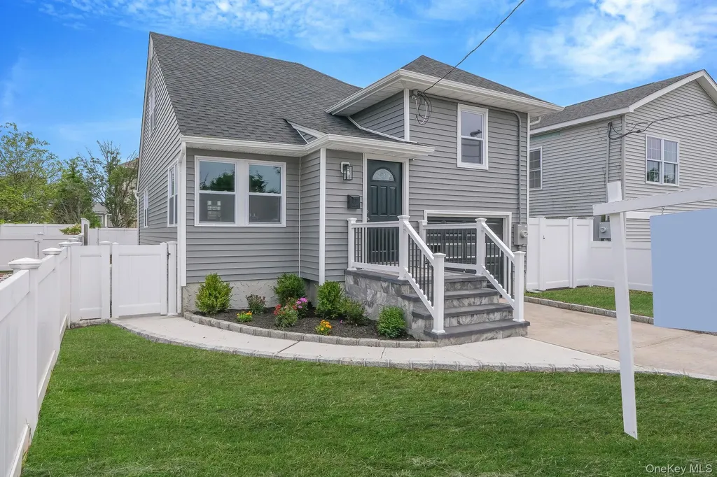 47 E Jackson Avenue Babylon NY 11702