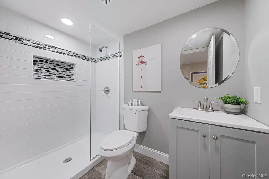 47 E Jackson Avenue Babylon NY 11702