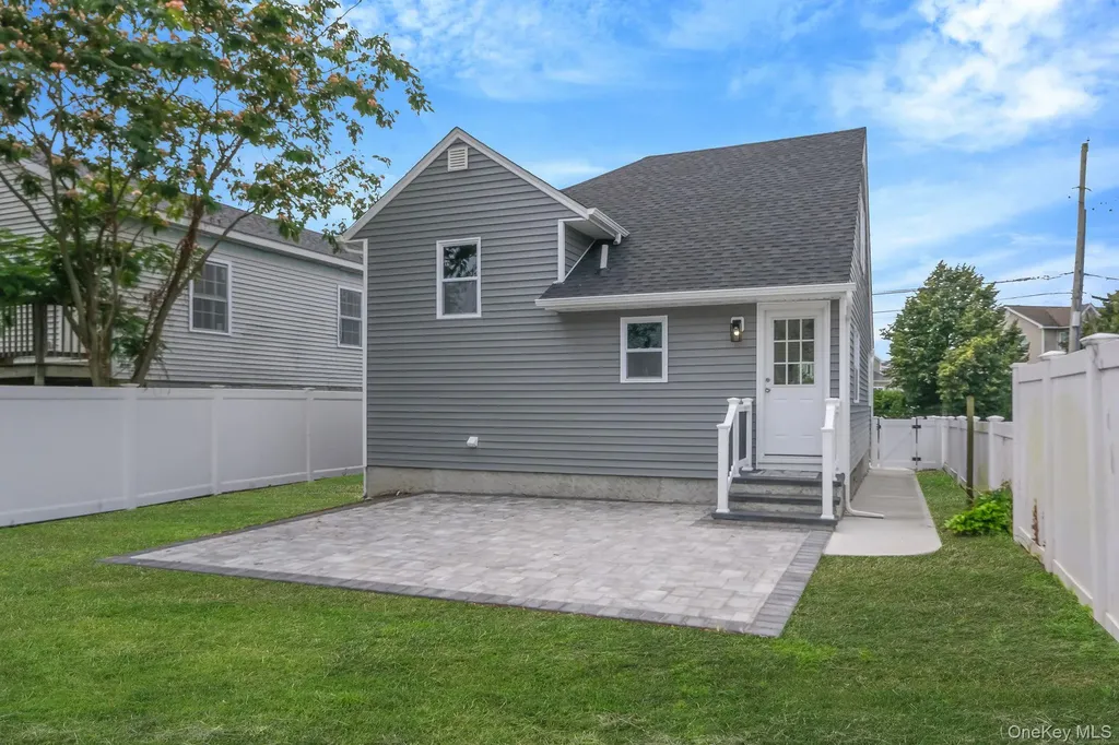 47 E Jackson Avenue Babylon NY 11702