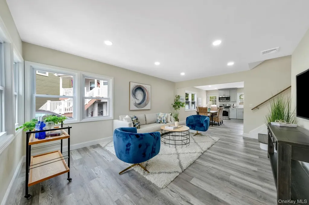 47 E Jackson Avenue Babylon NY 11702