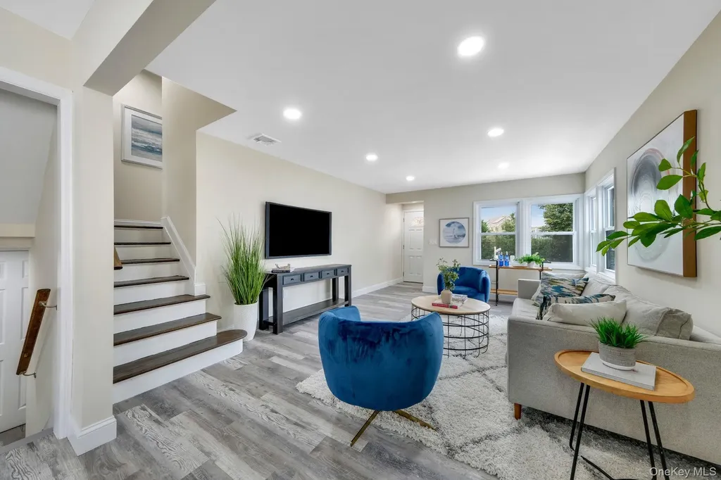47 E Jackson Avenue Babylon NY 11702