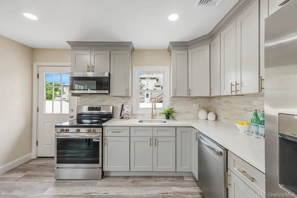 47 E Jackson Avenue Babylon NY 11702