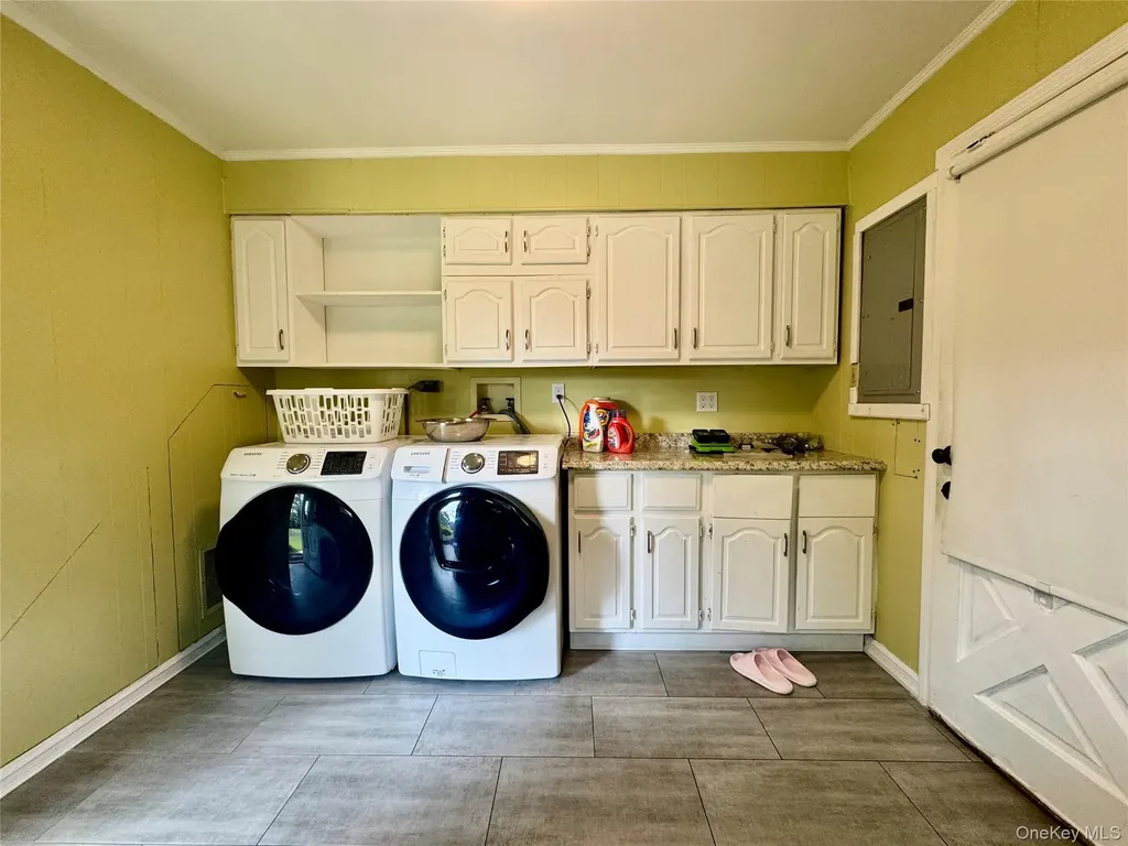 7 Sandy Lane Levittown NY 11756