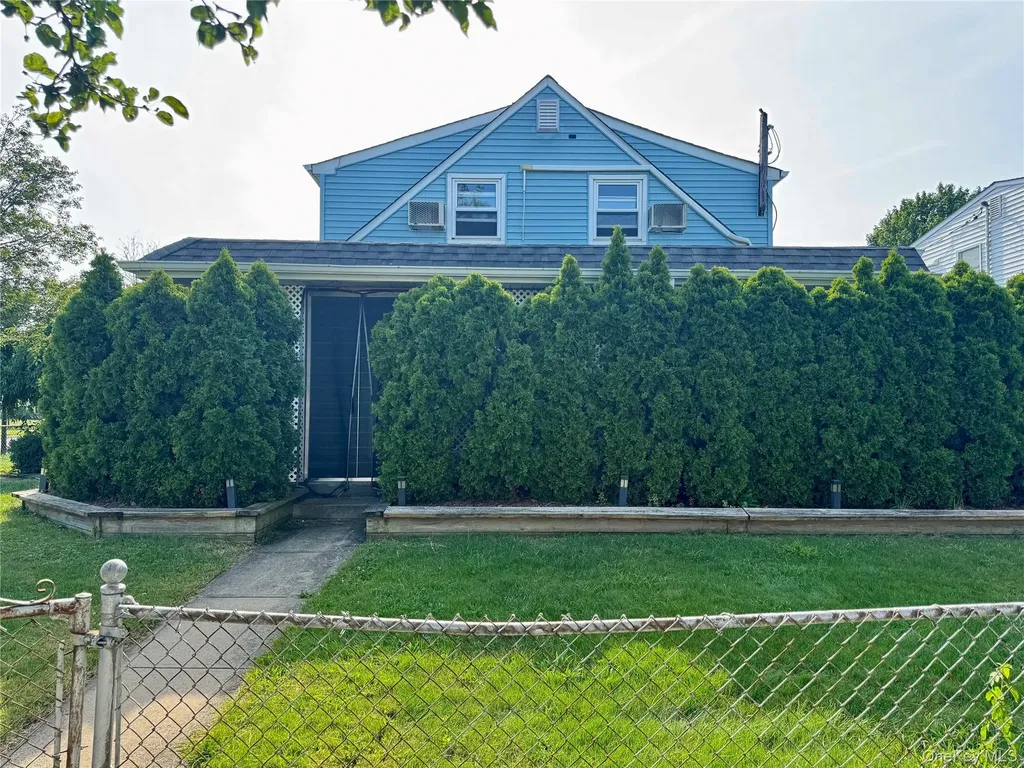 7 Sandy Lane Levittown NY 11756