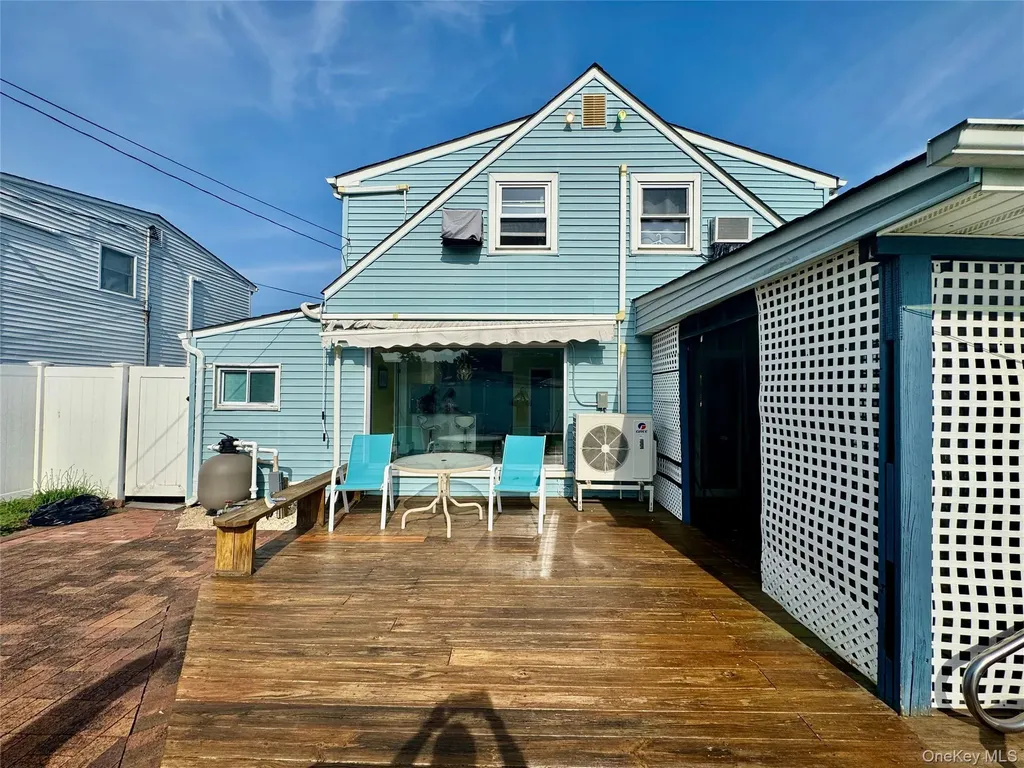 7 Sandy Lane Levittown NY 11756