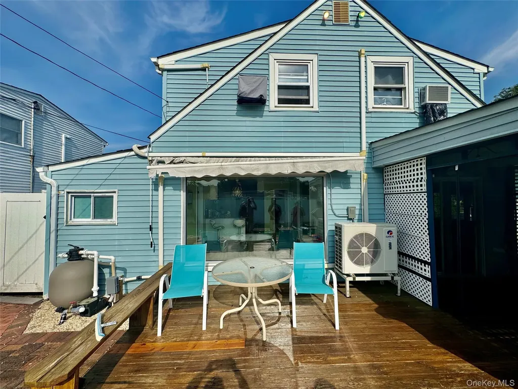 7 Sandy Lane Levittown NY 11756