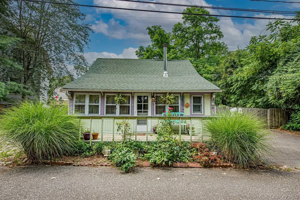 75 Upper Dock Road Kings Park NY 11754