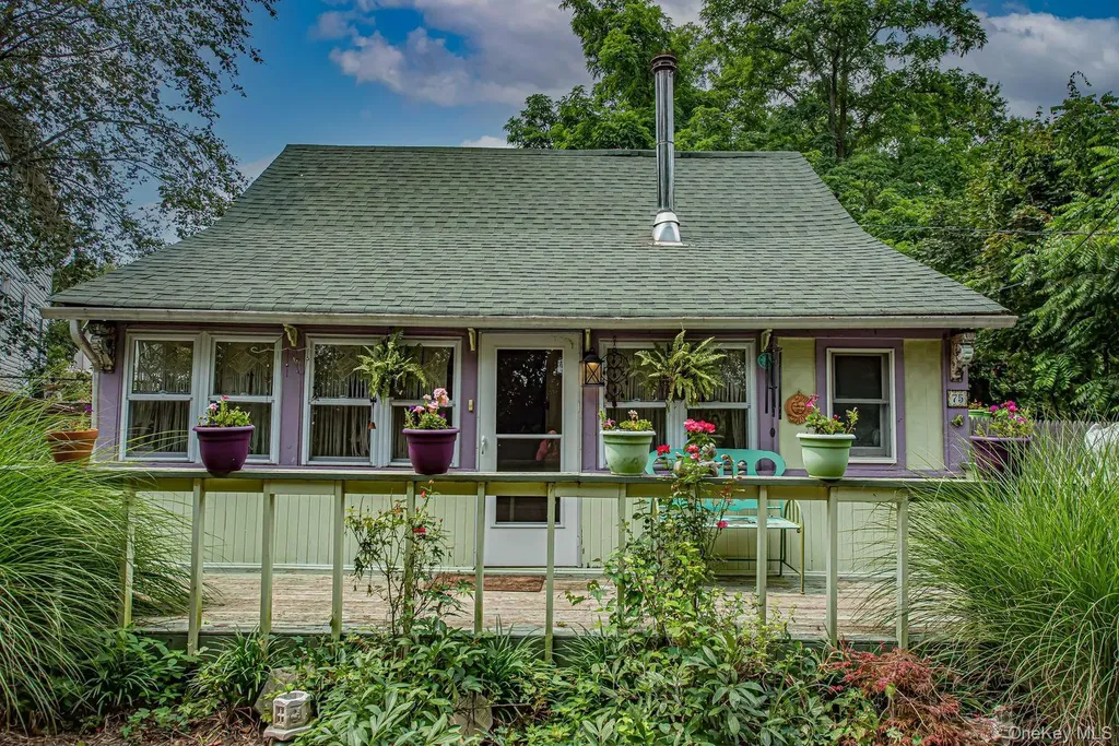 75 Upper Dock Road Kings Park NY 11754