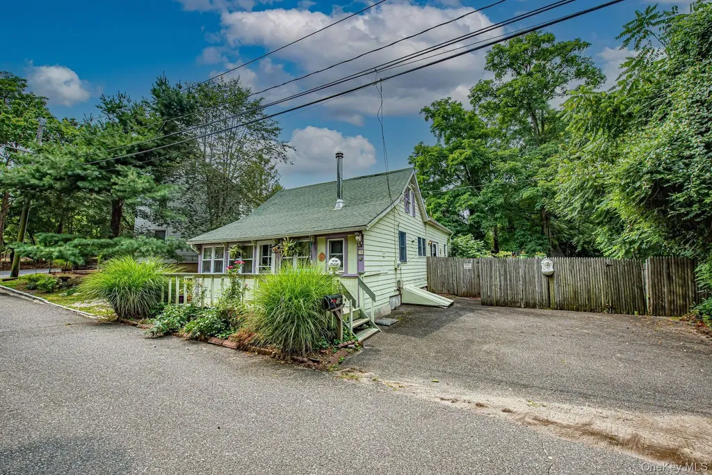 75 Upper Dock Road Kings Park NY 11754
