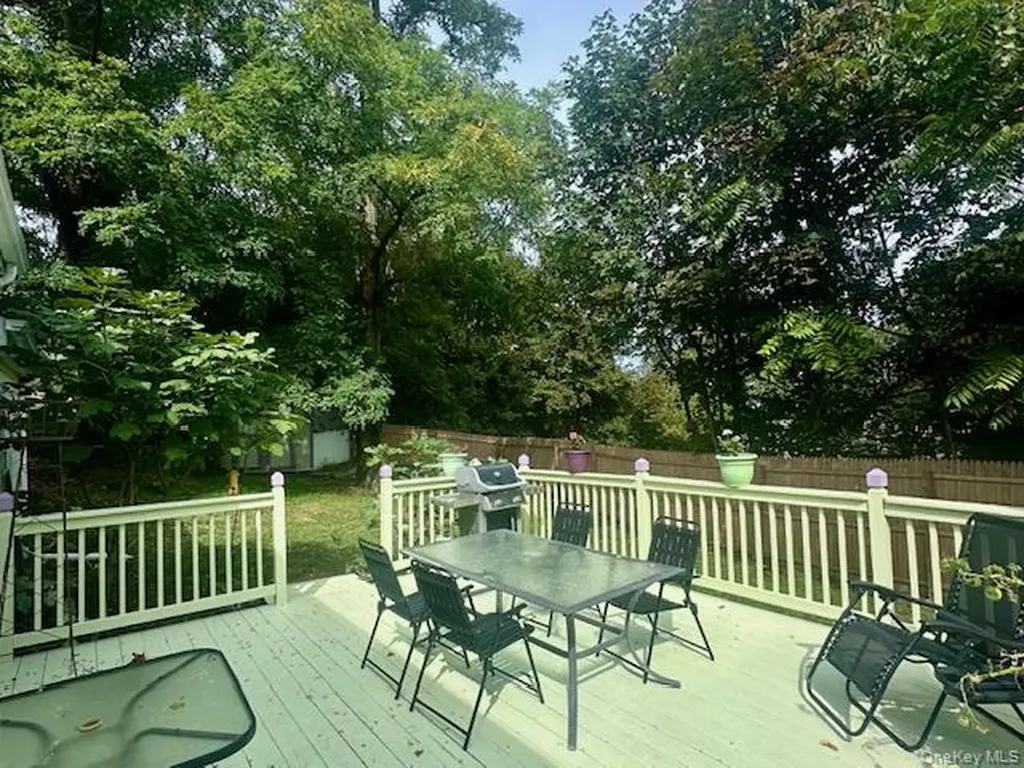 75 Upper Dock Road Kings Park NY 11754