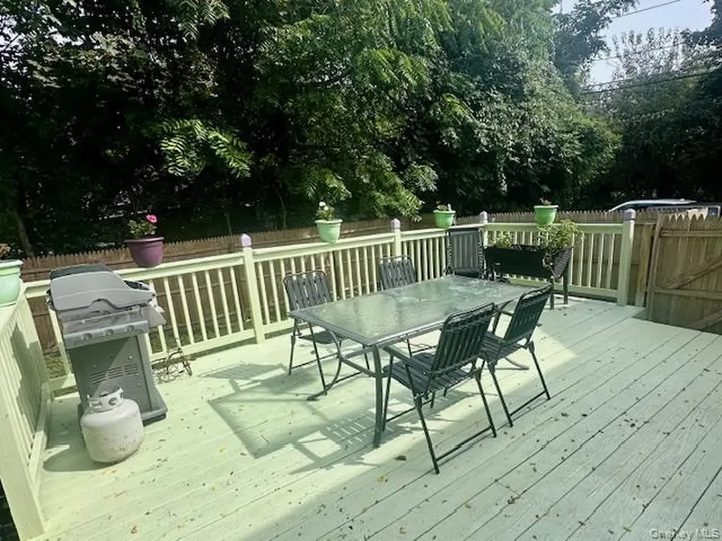 75 Upper Dock Road Kings Park NY 11754
