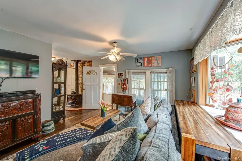 75 Upper Dock Road Kings Park NY 11754