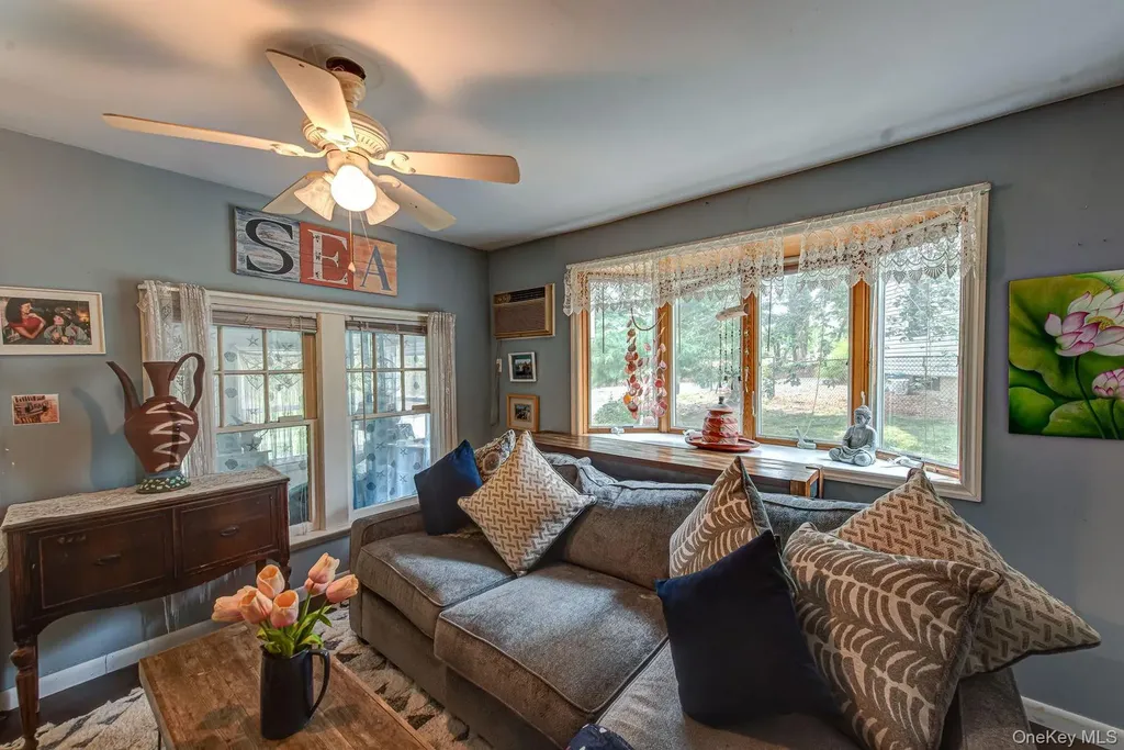 75 Upper Dock Road Kings Park NY 11754