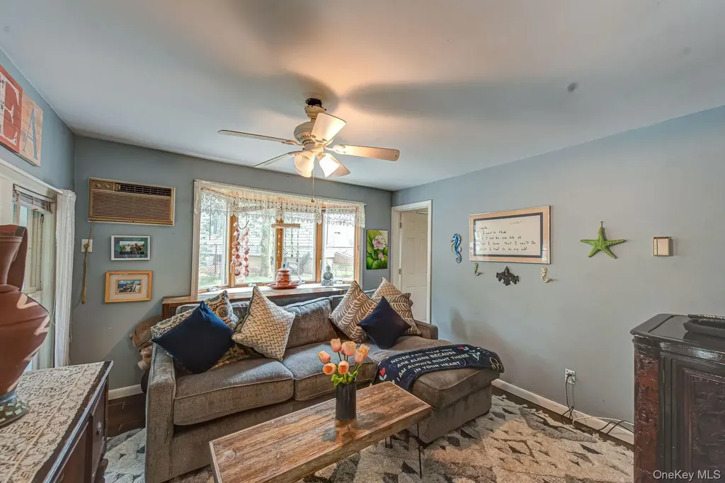 75 Upper Dock Road Kings Park NY 11754