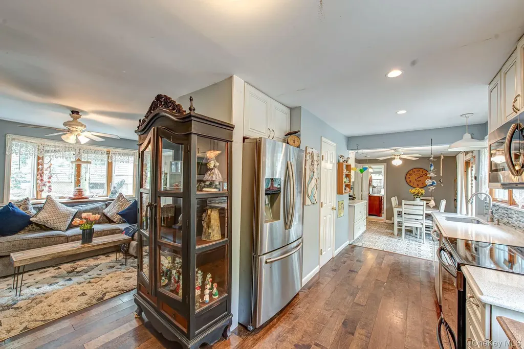 75 Upper Dock Road Kings Park NY 11754