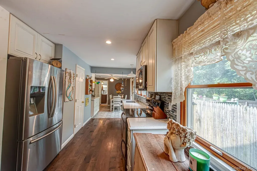 75 Upper Dock Road Kings Park NY 11754