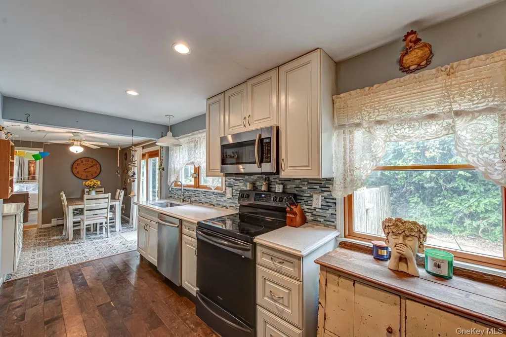 75 Upper Dock Road Kings Park NY 11754