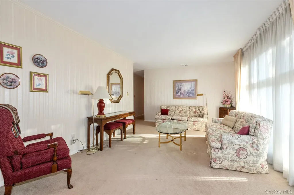 58 Helen Avenue Plainview NY 11803