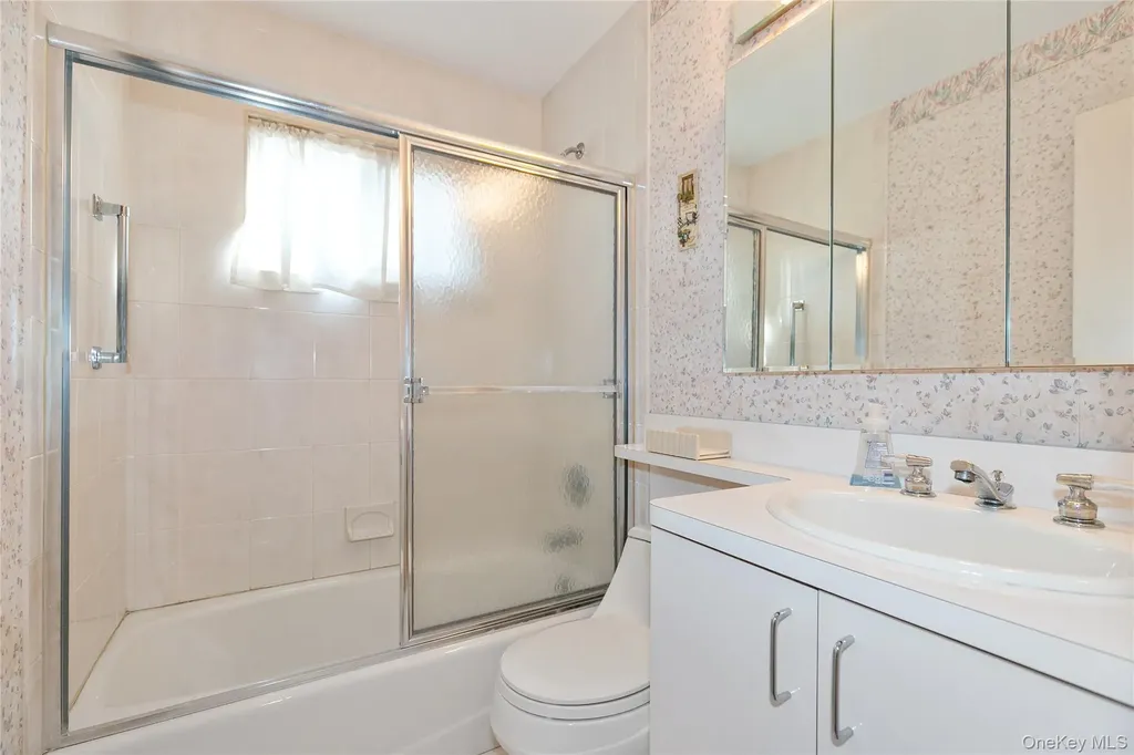 58 Helen Avenue Plainview NY 11803