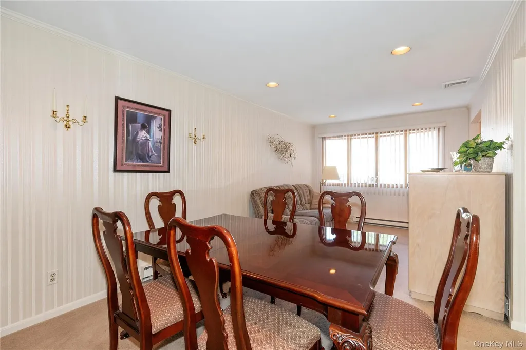58 Helen Avenue Plainview NY 11803