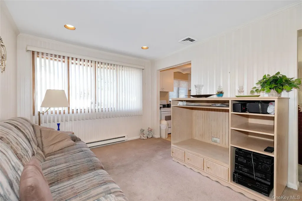 58 Helen Avenue Plainview NY 11803