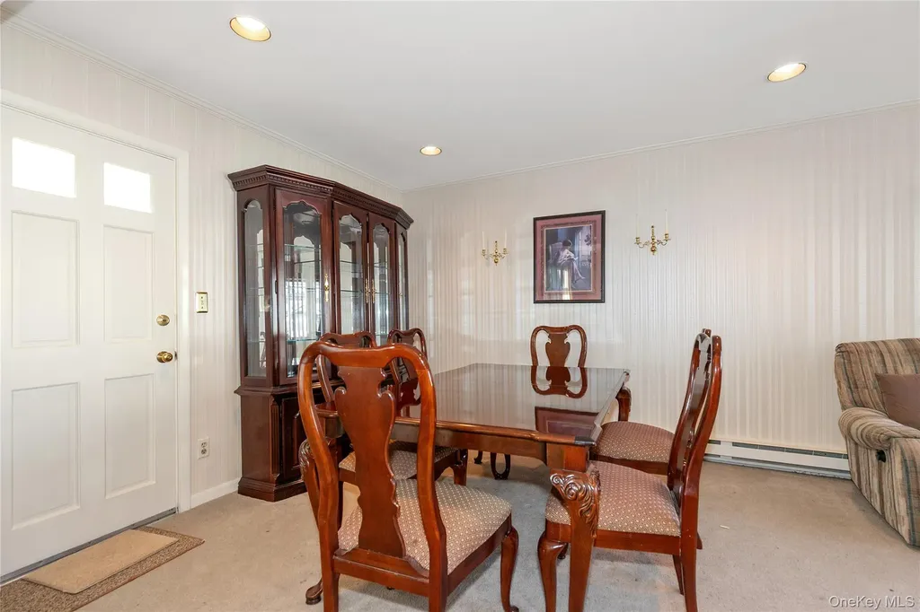 58 Helen Avenue Plainview NY 11803