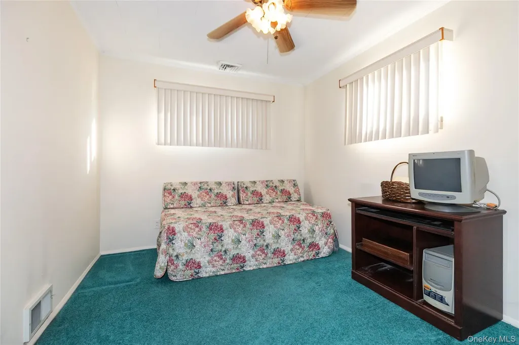 58 Helen Avenue Plainview NY 11803