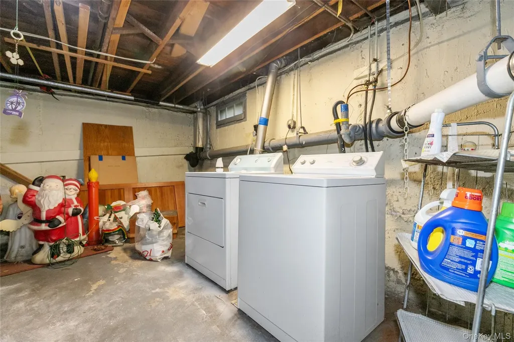58 Helen Avenue Plainview NY 11803