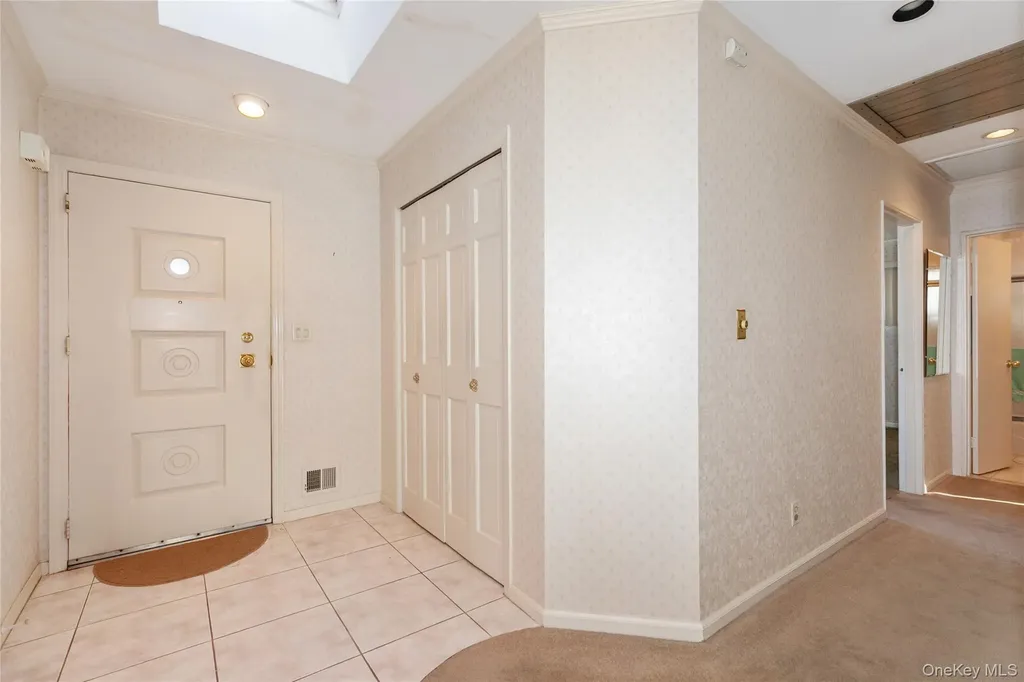 58 Helen Avenue Plainview NY 11803