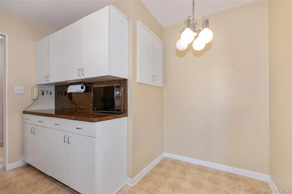 58 Helen Avenue Plainview NY 11803