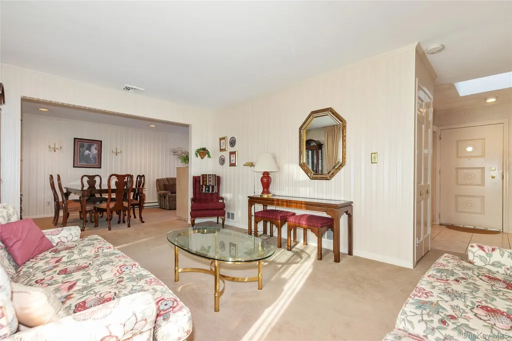58 Helen Avenue Plainview NY 11803