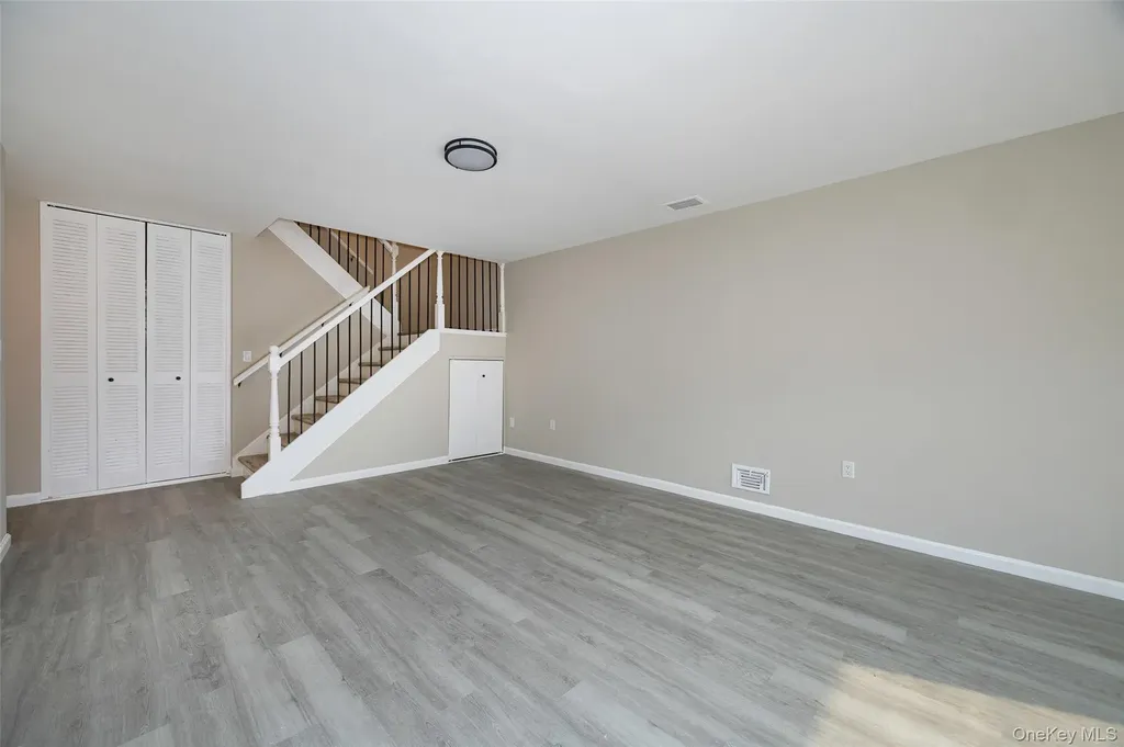 2206 Mulberry Court Poughkeepsie NY 12603