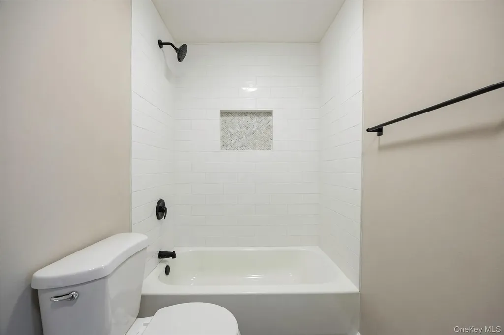 2206 Mulberry Court Poughkeepsie NY 12603