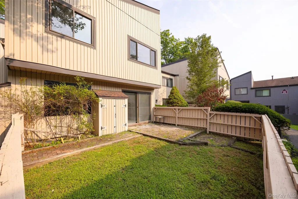 2206 Mulberry Court Poughkeepsie NY 12603