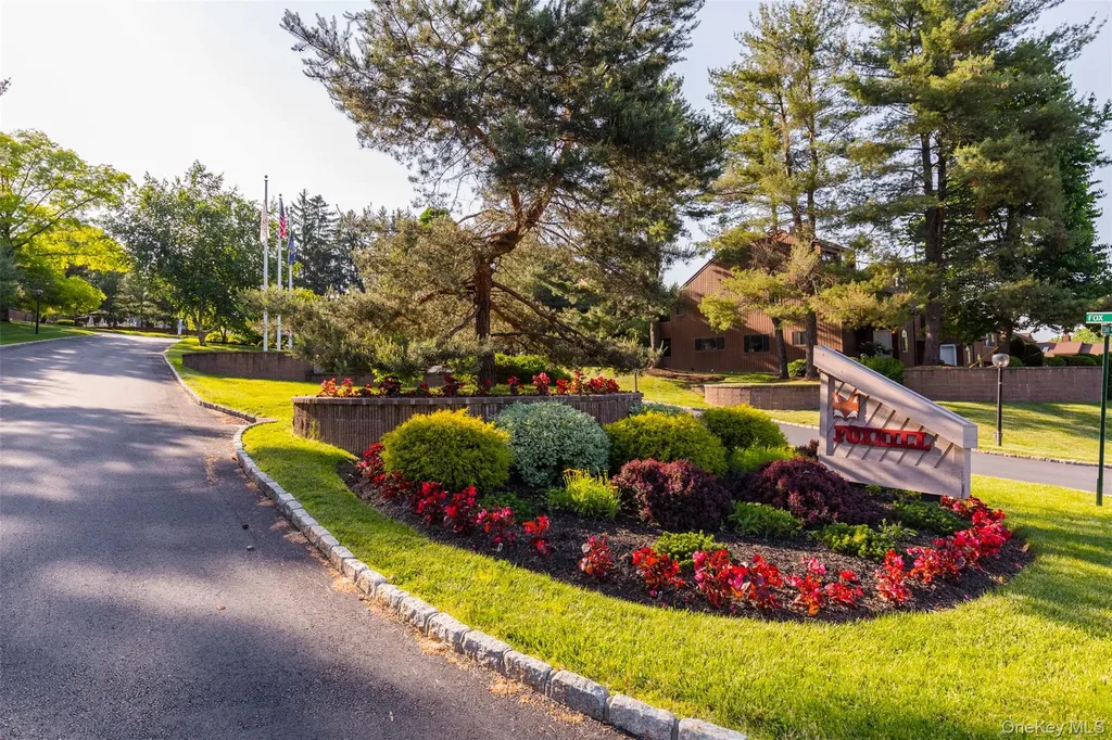 2206 Mulberry Court Poughkeepsie NY 12603