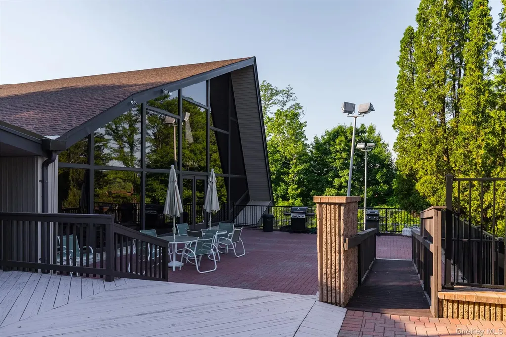 2206 Mulberry Court Poughkeepsie NY 12603