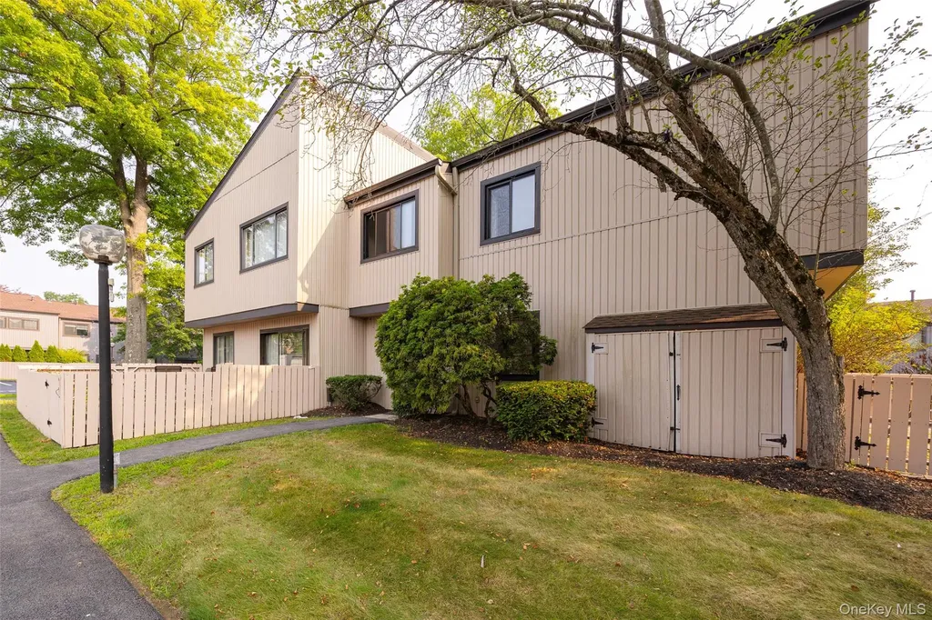 2206 Mulberry Court Poughkeepsie NY 12603