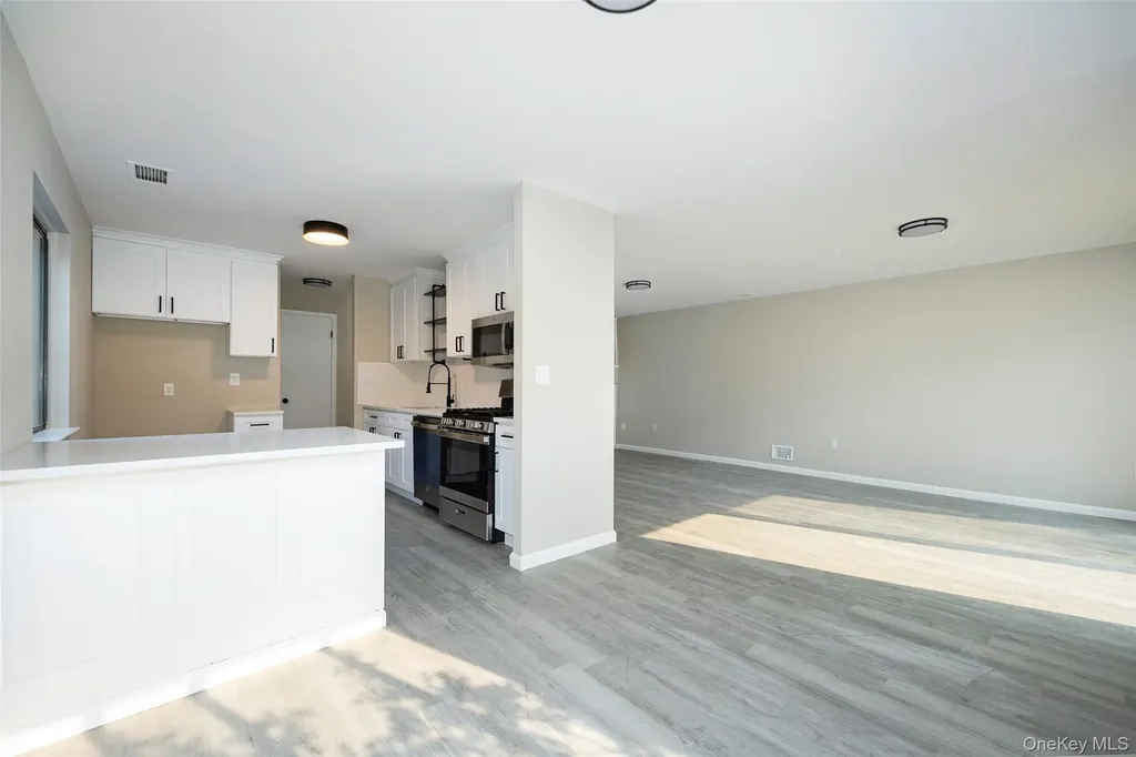 2206 Mulberry Court Poughkeepsie NY 12603