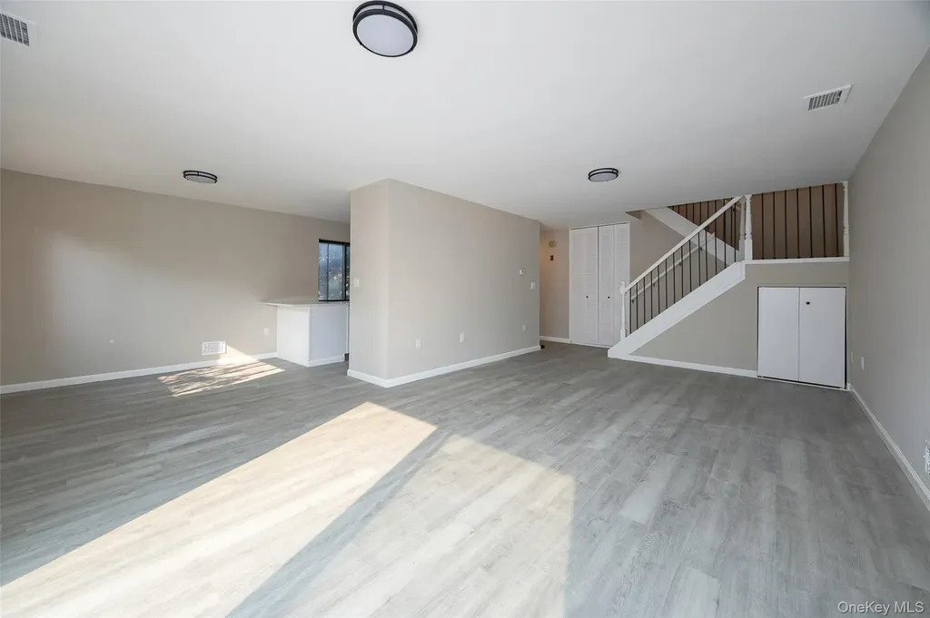 2206 Mulberry Court Poughkeepsie NY 12603